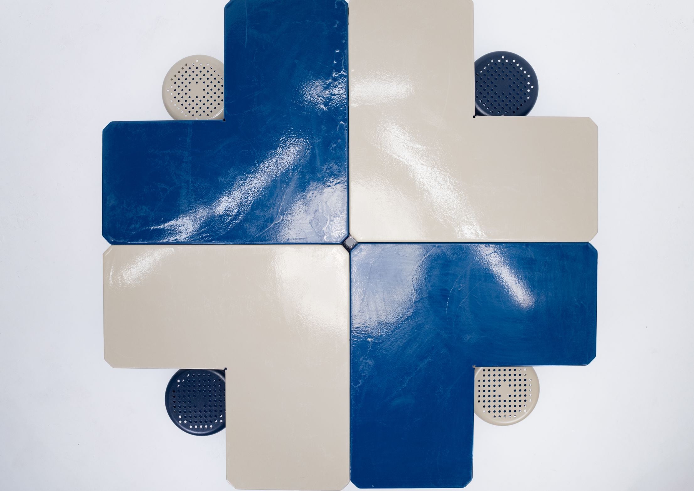 UltraSite Clover Table, Surface Mount