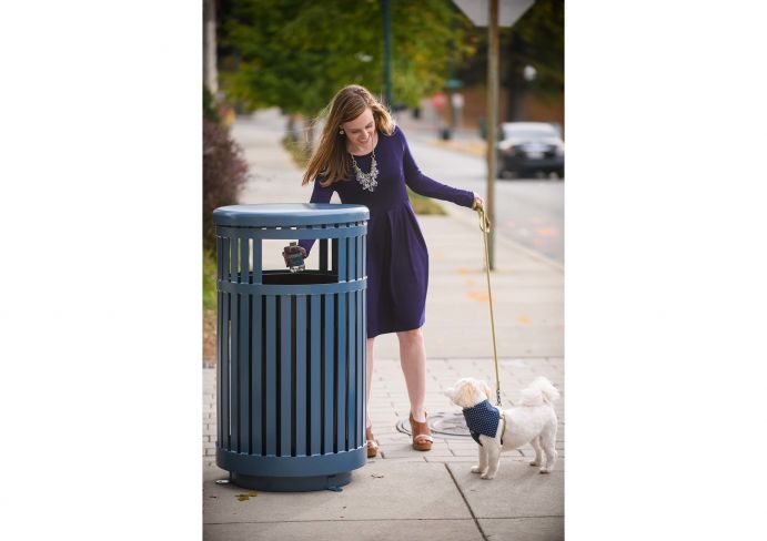 UltraSite 36 Gallon Kensington Receptacle Solid Lid & Plastic Liner